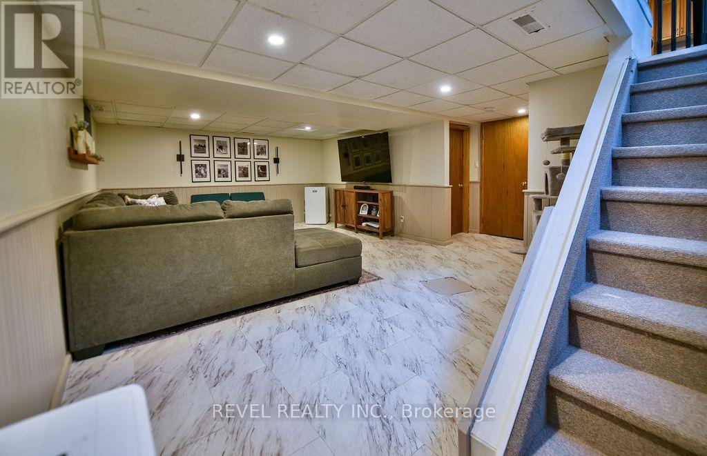 70 DOME AVENUE - 23