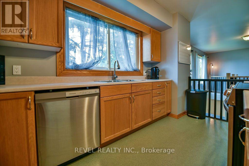 70 DOME AVENUE - 5