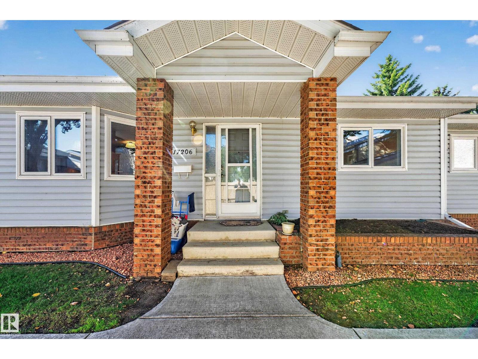17206 CALLINGWOOD RD NW, Callingwood South, Edmonton photo 2