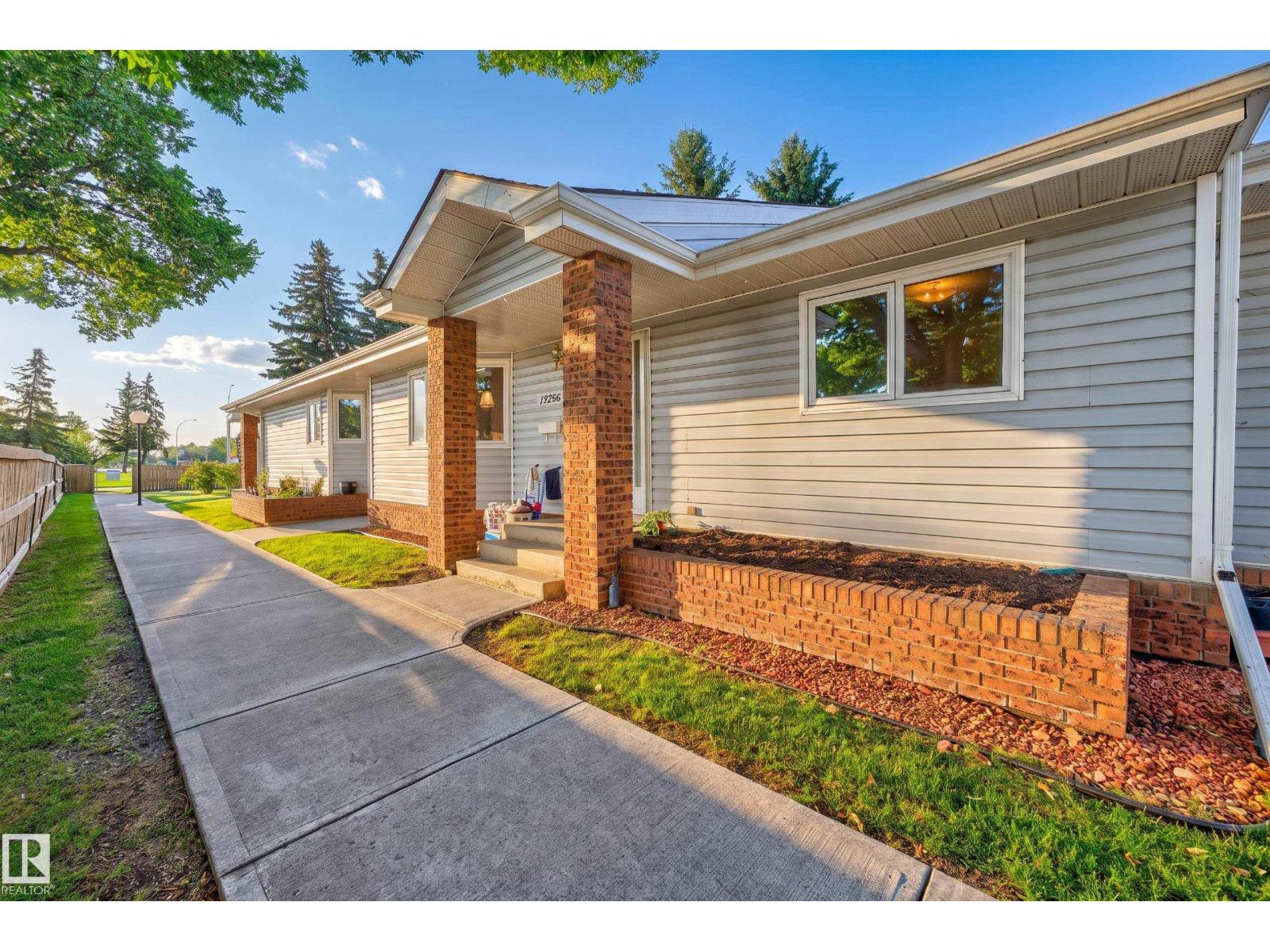 17206 CALLINGWOOD RD NW, Callingwood South, Edmonton photo 3
