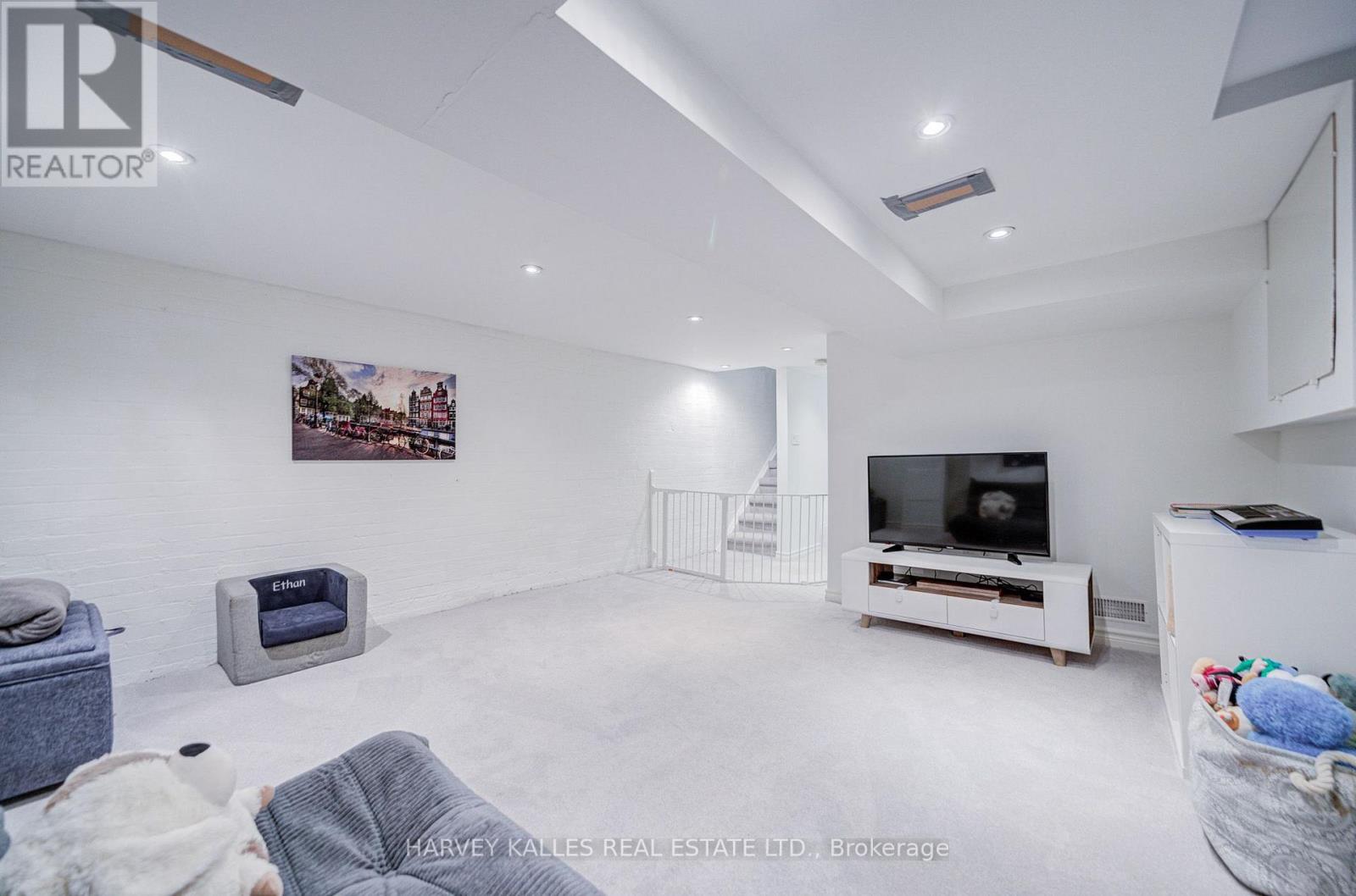 164 DOUGLAS AVENUE - 31