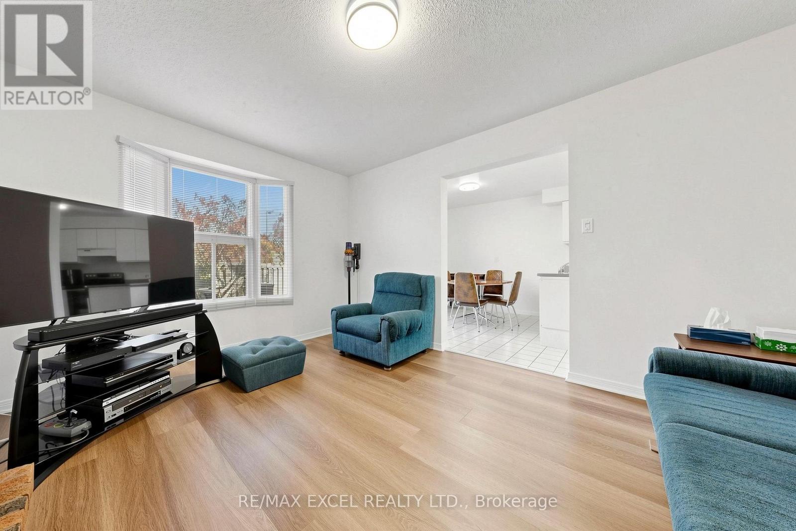 33 WHARTON SQUARE - 16