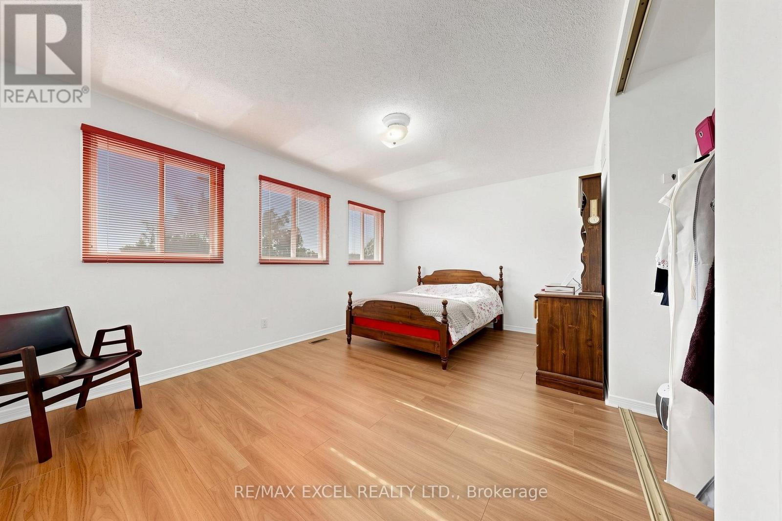 33 WHARTON SQUARE - 36