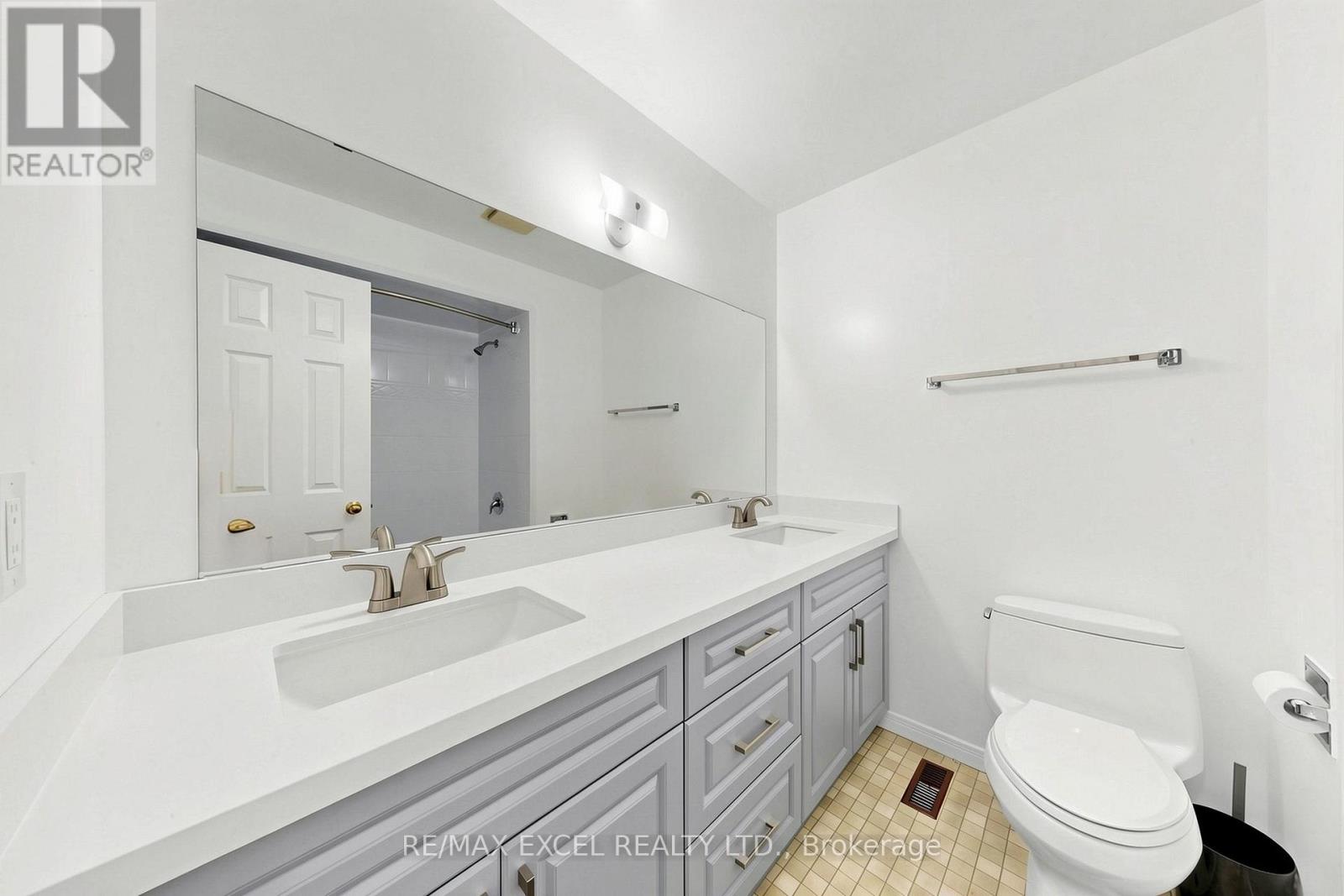 33 WHARTON SQUARE - 42