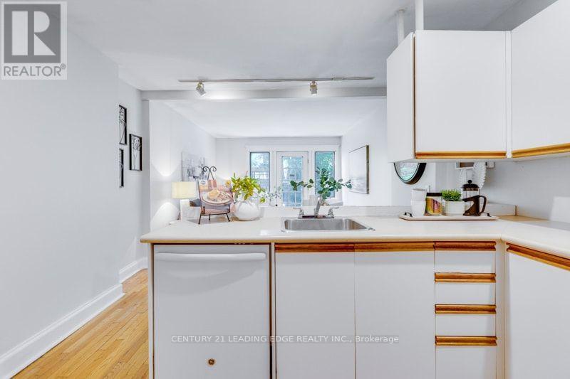 93 MURIEL AVENUE N - 12