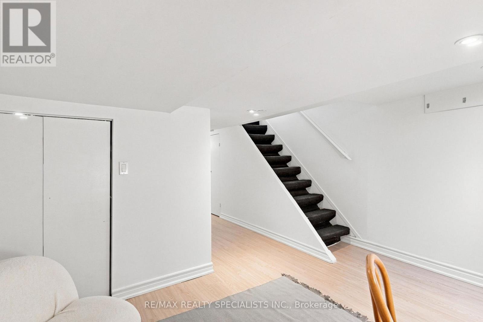 21 MENDEL AVENUE - Image 35