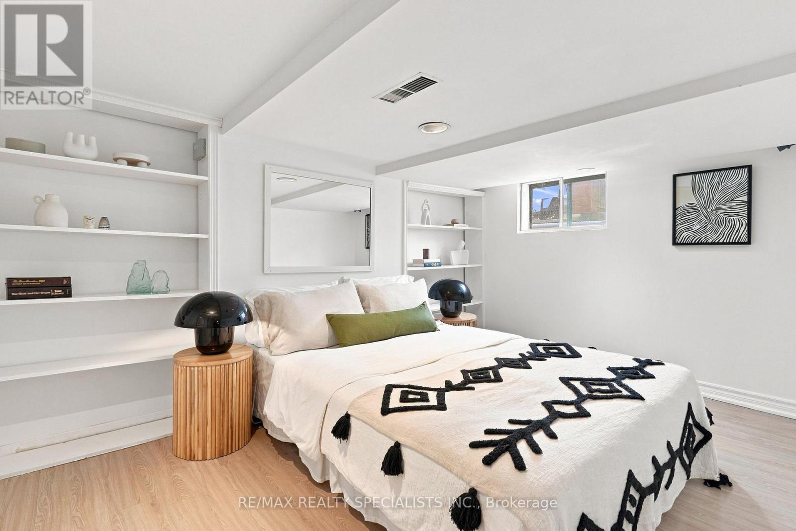 21 MENDEL AVENUE - Image 39