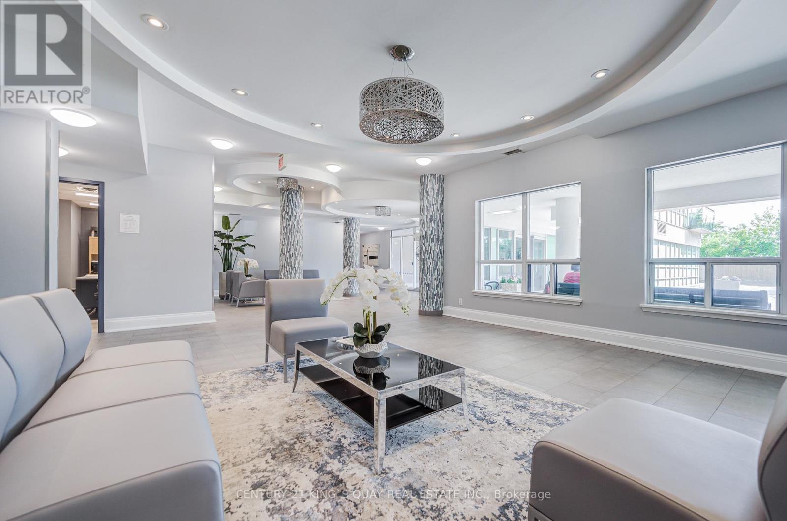 #227 60 FAIRFAX CRESCENT - 6