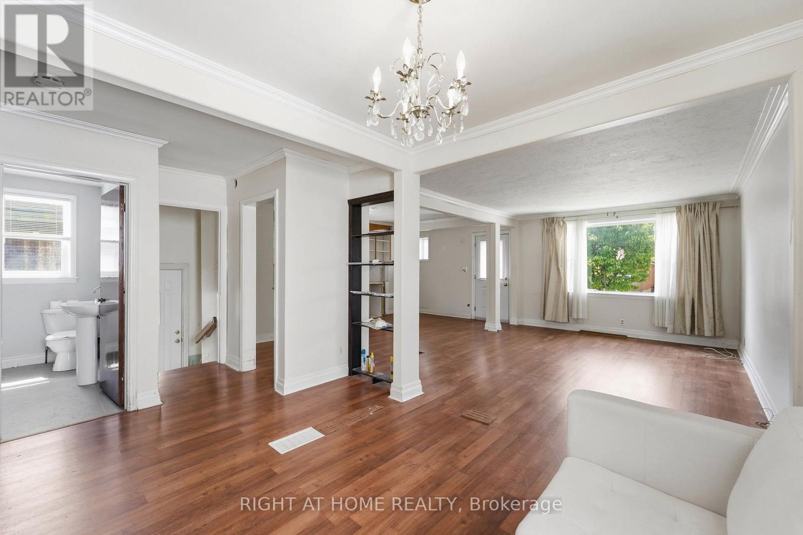 975 VICTORIA PARK AVENUE - 10