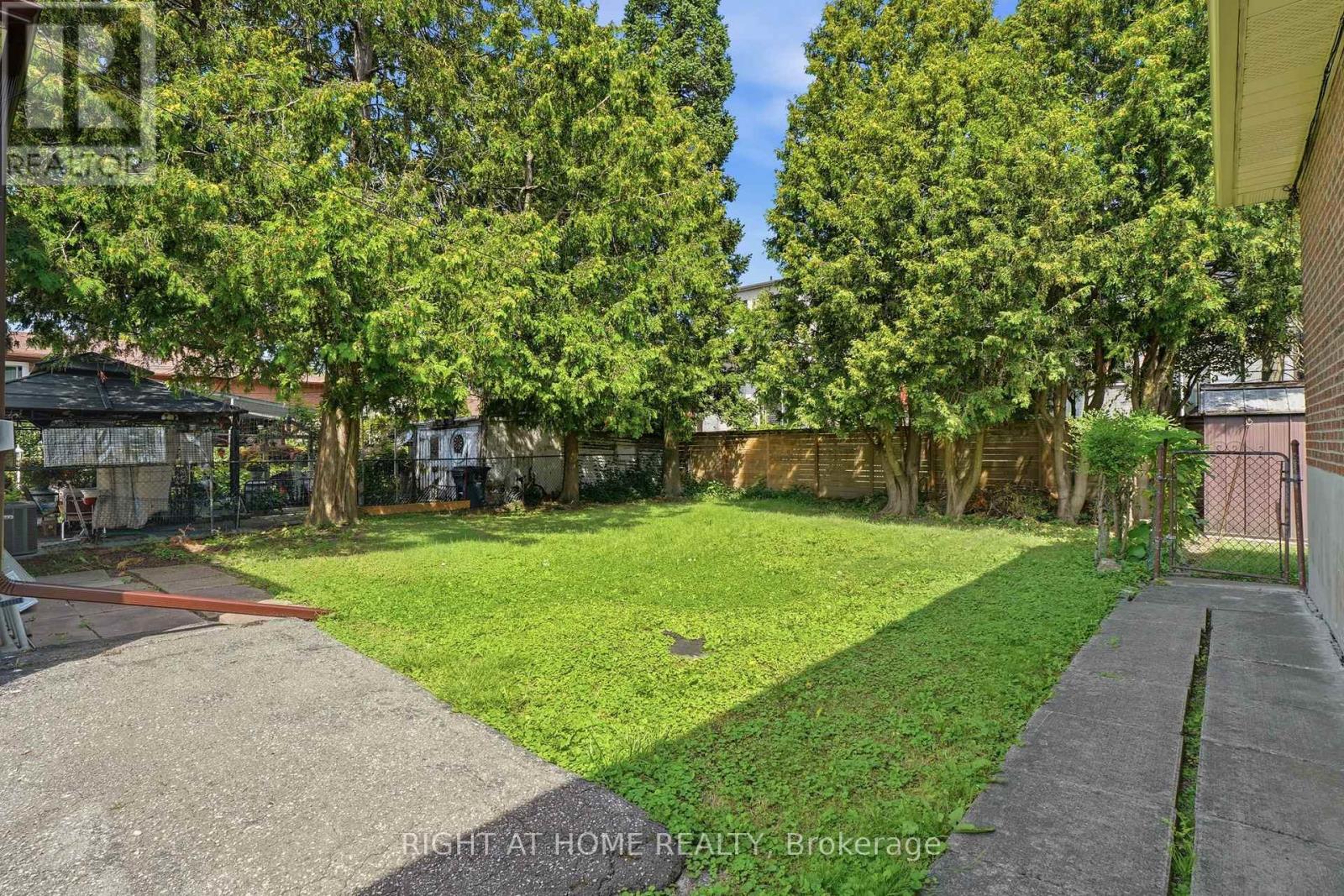 975 VICTORIA PARK AVENUE - 26