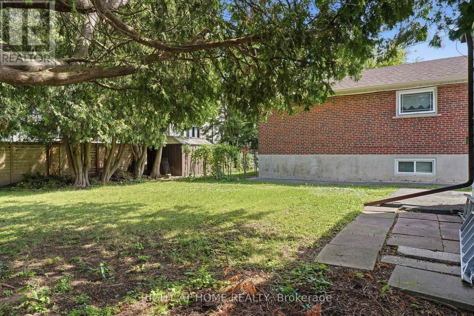 975 VICTORIA PARK AVENUE - 27