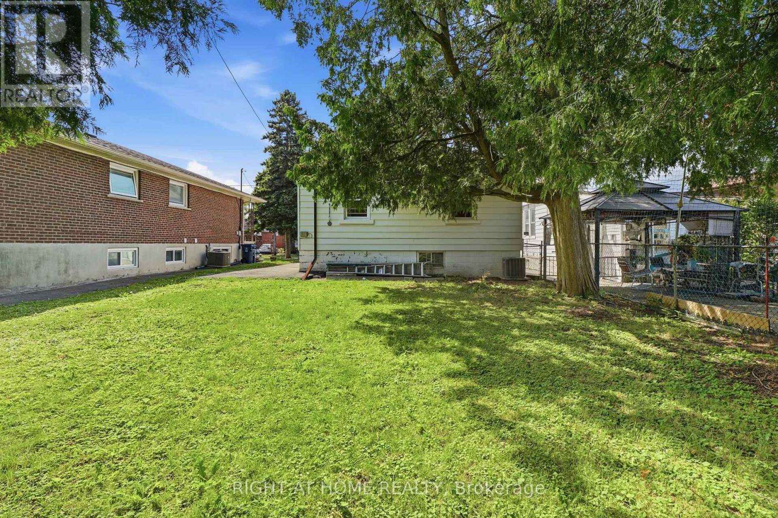 975 VICTORIA PARK AVENUE - 29
