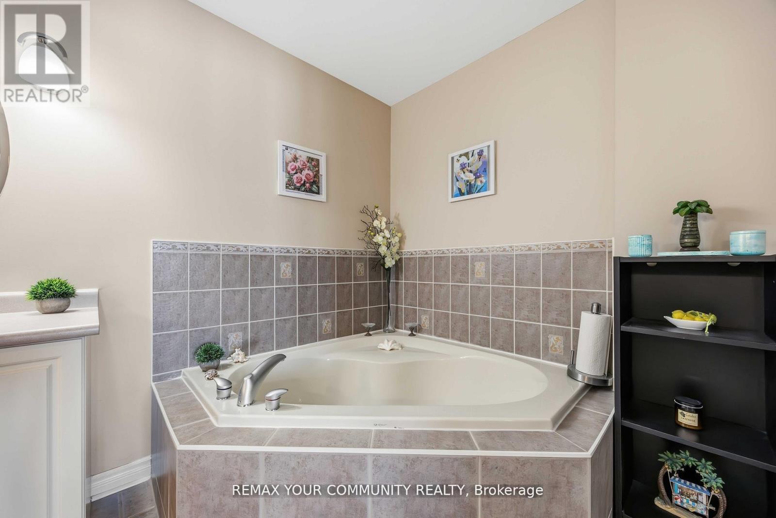 #17 520 SILKEN LAUMANN DRIVE - 25