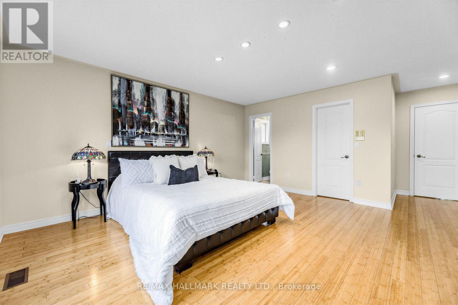 106 LARRATT LANE - 36