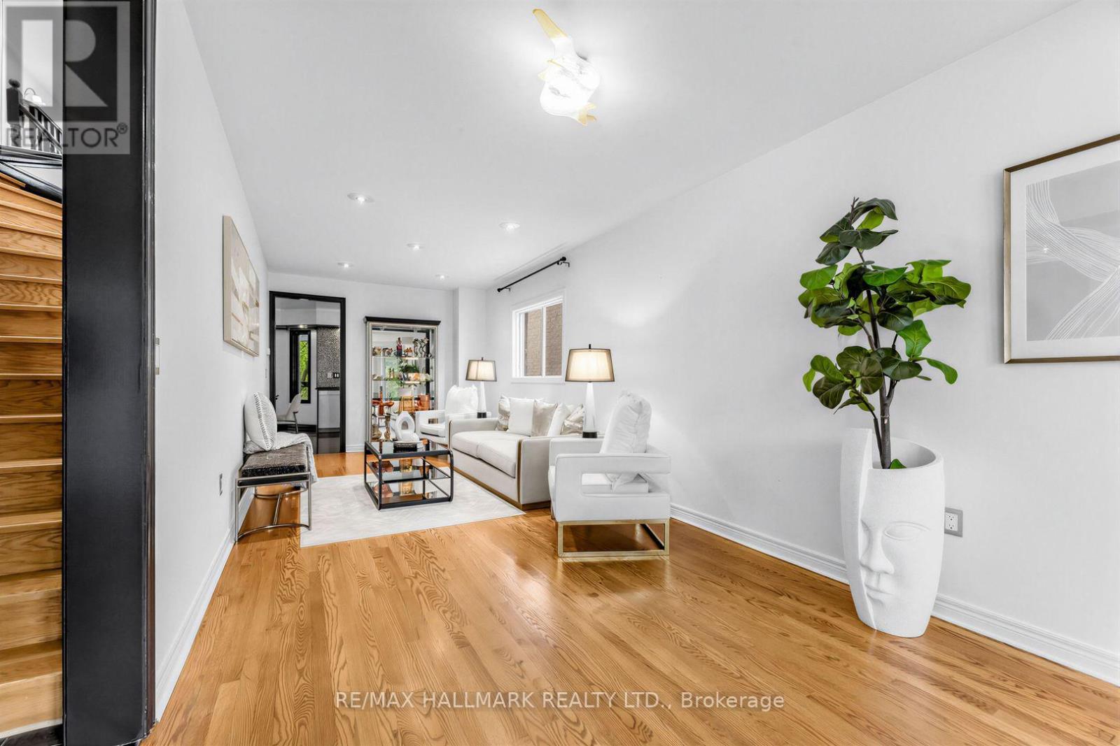 106 LARRATT LANE - 4