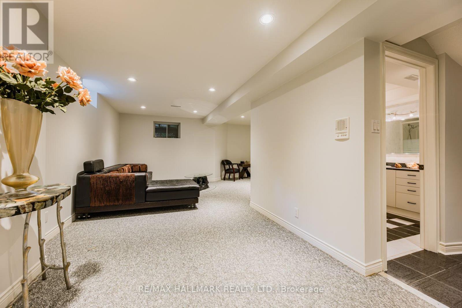 106 LARRATT LANE - 43