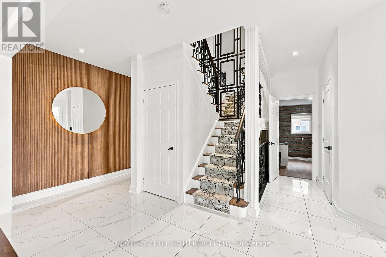 134 SANDRINGHAM DRIVE - 19