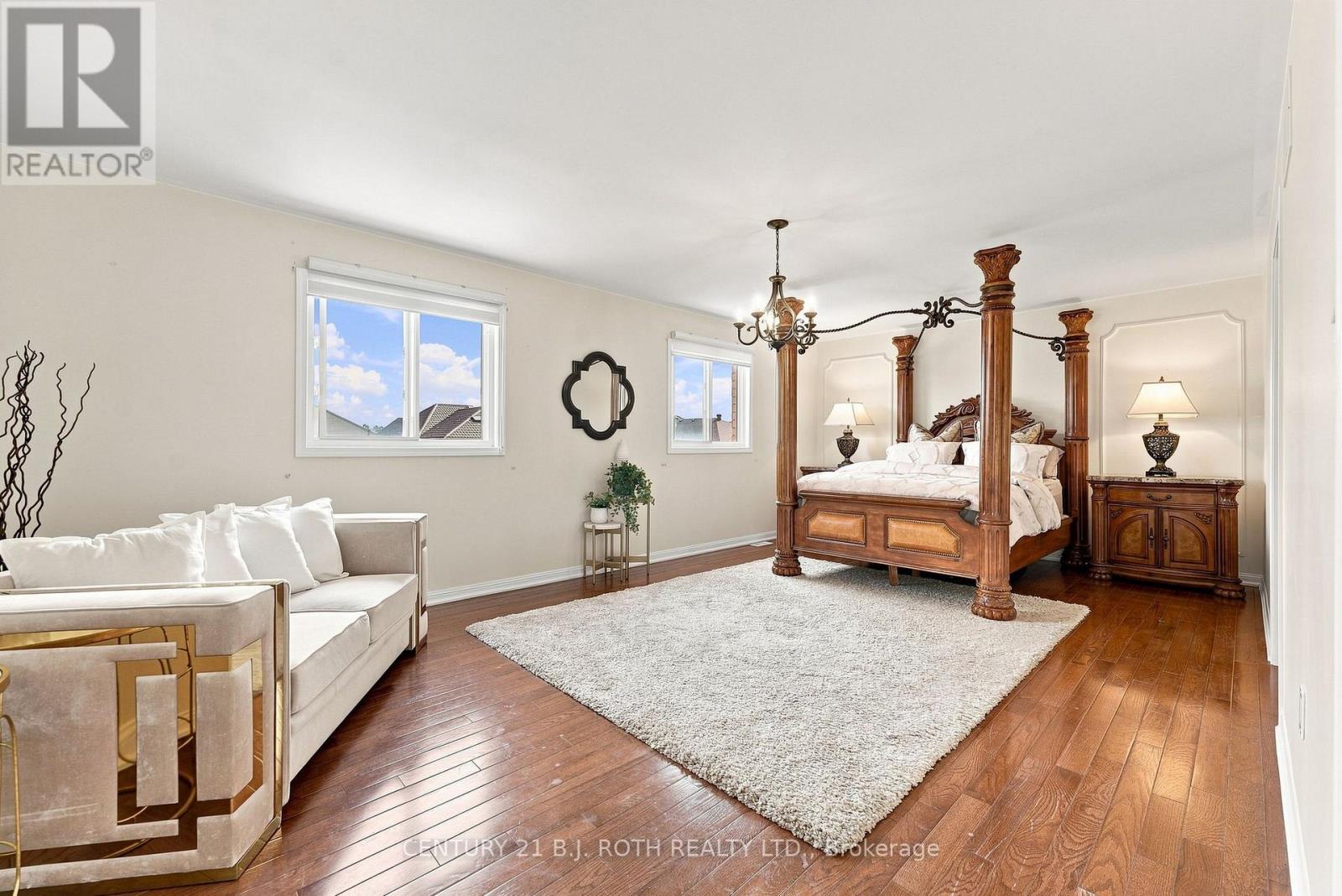 134 SANDRINGHAM DRIVE - 23