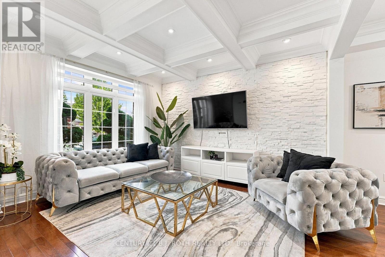 134 SANDRINGHAM DRIVE - 5