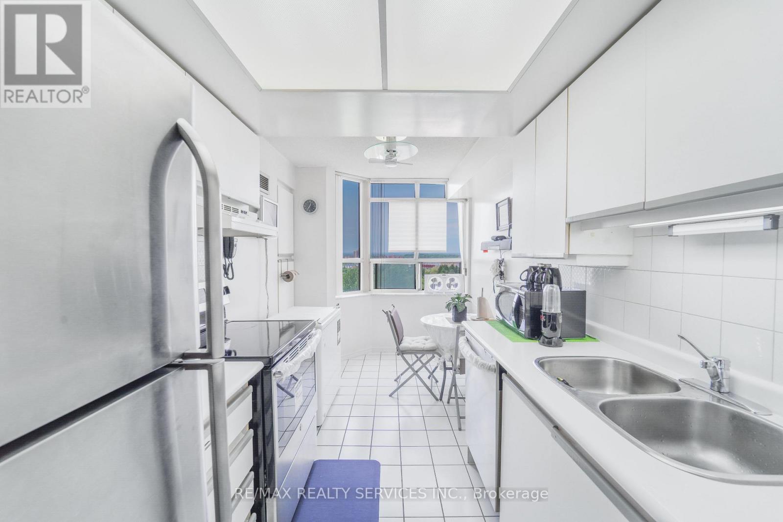 #1106 30 MALTA AVENUE - 11