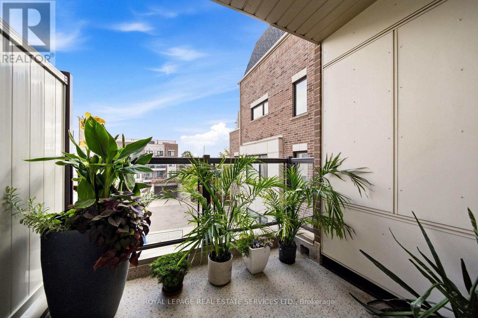 #402 8 DRUMMOND STREET - 14