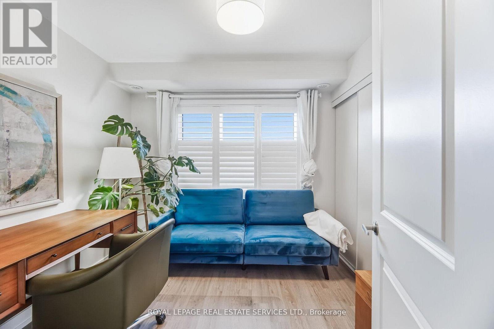 #402 8 DRUMMOND STREET - 21
