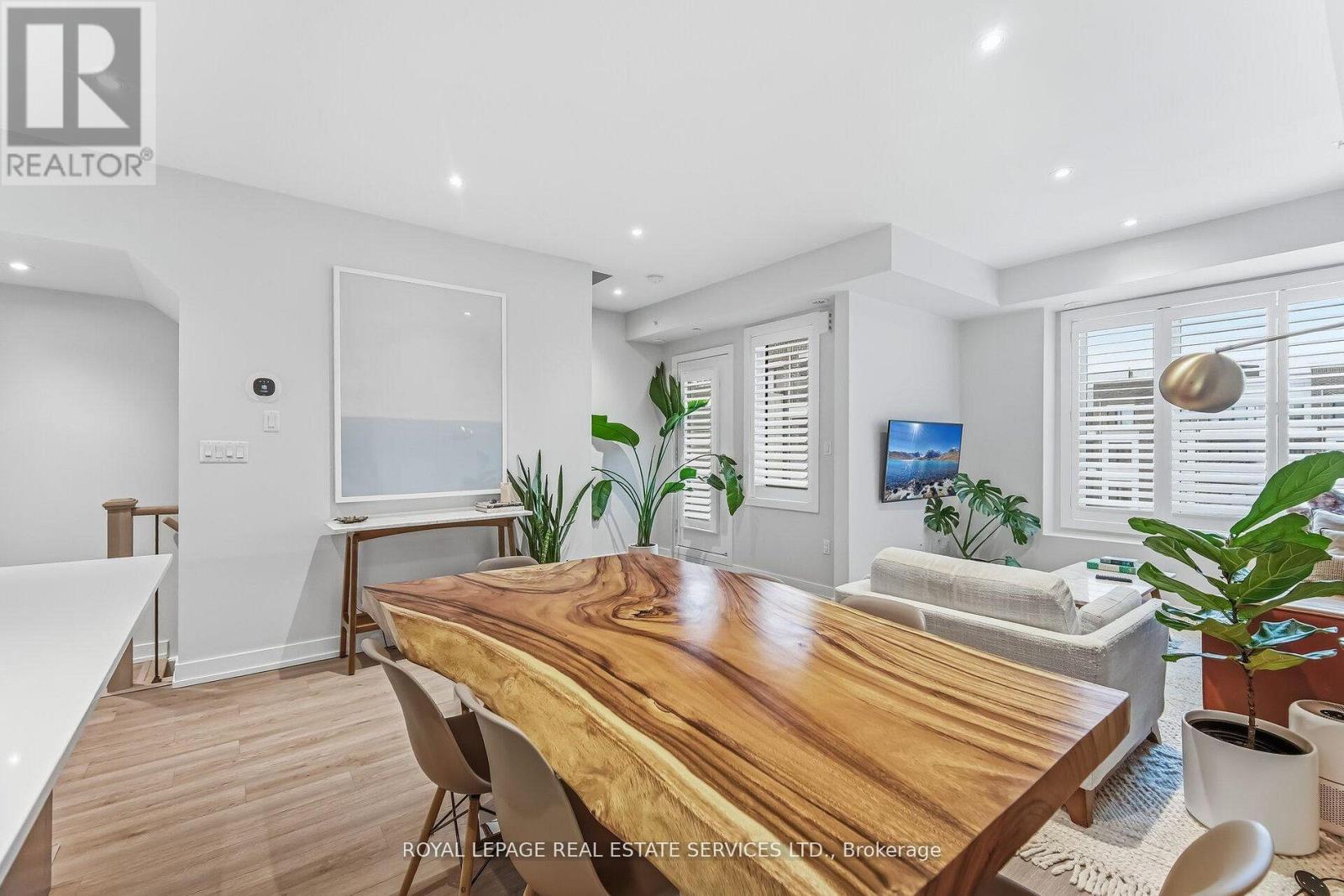 #402 8 DRUMMOND STREET - 9
