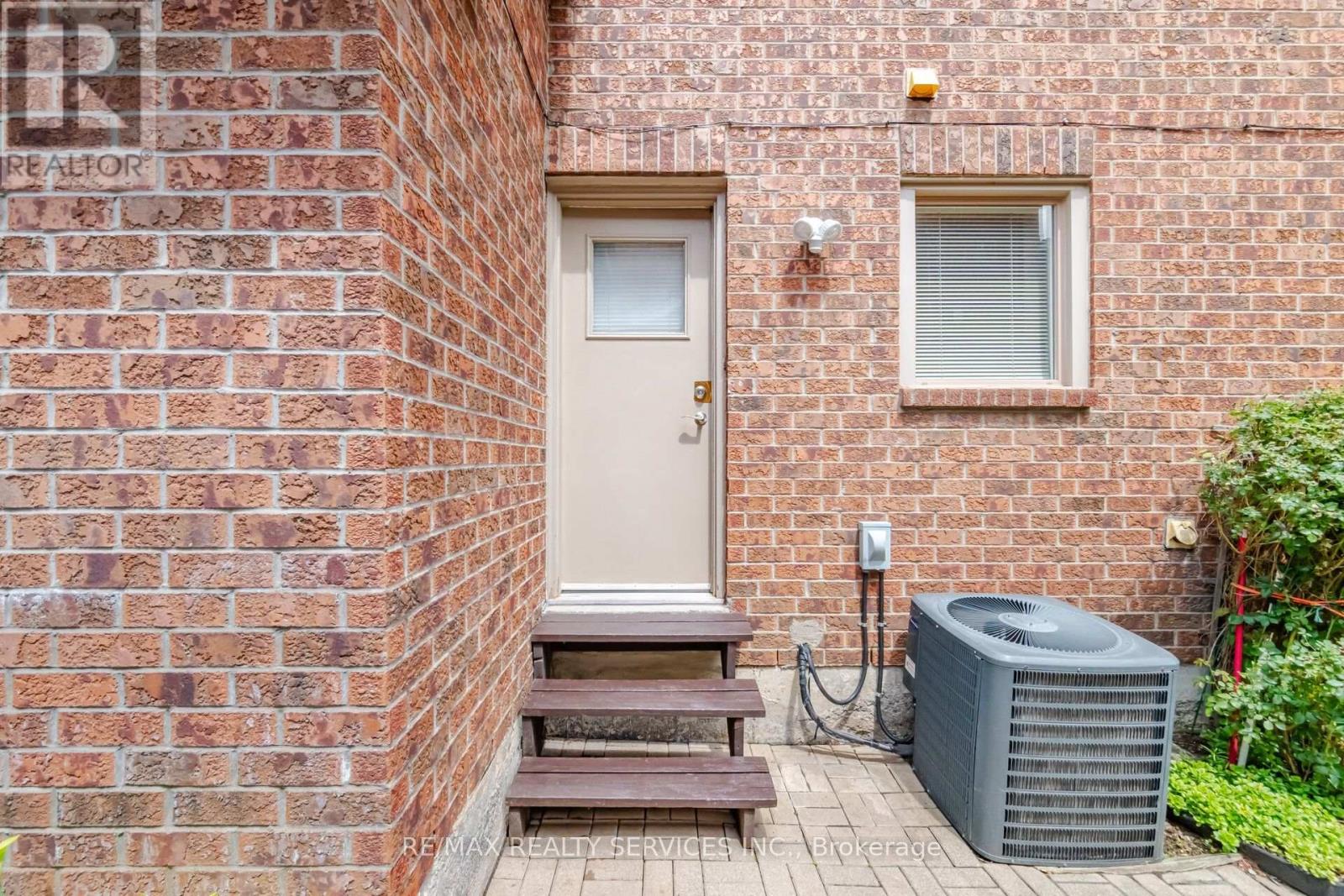 29 CHRISTIE DRIVE - 24