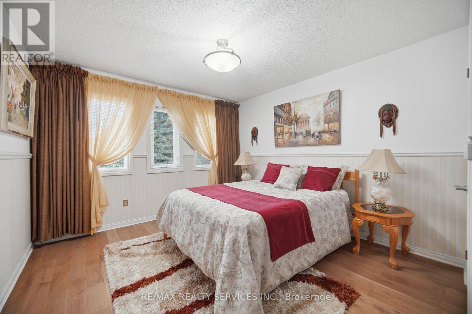 29 CHRISTIE DRIVE - 34