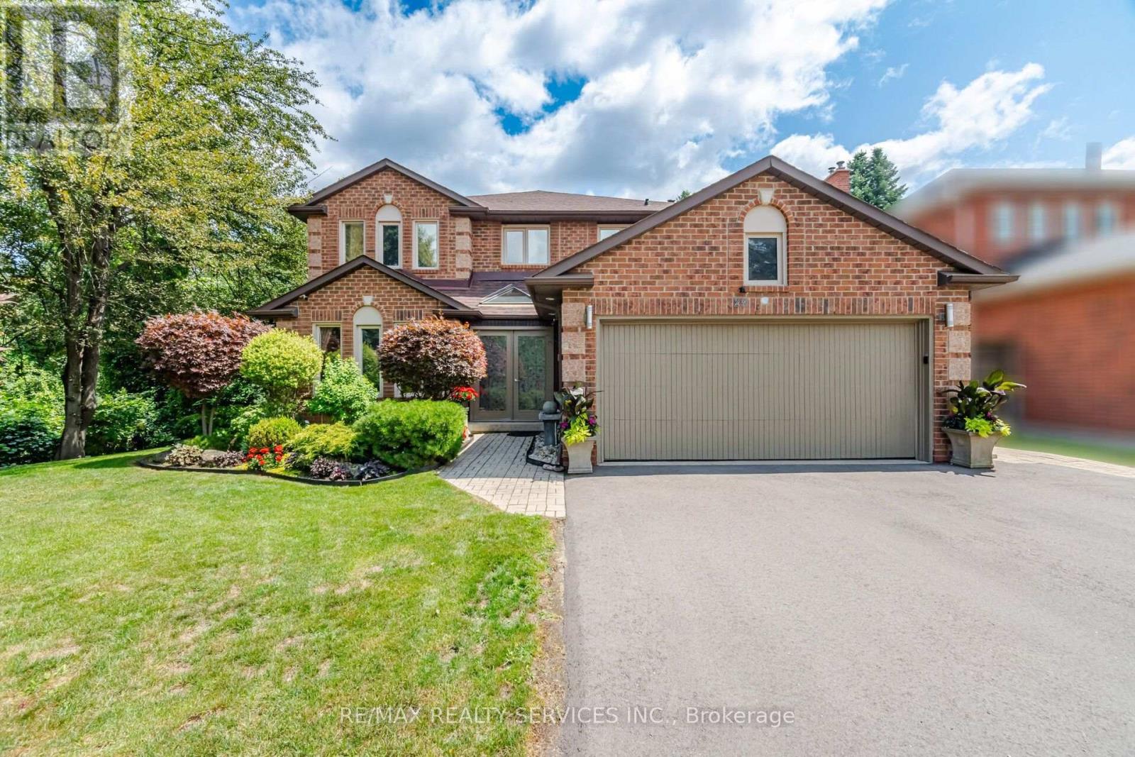 29 CHRISTIE DRIVE - 6