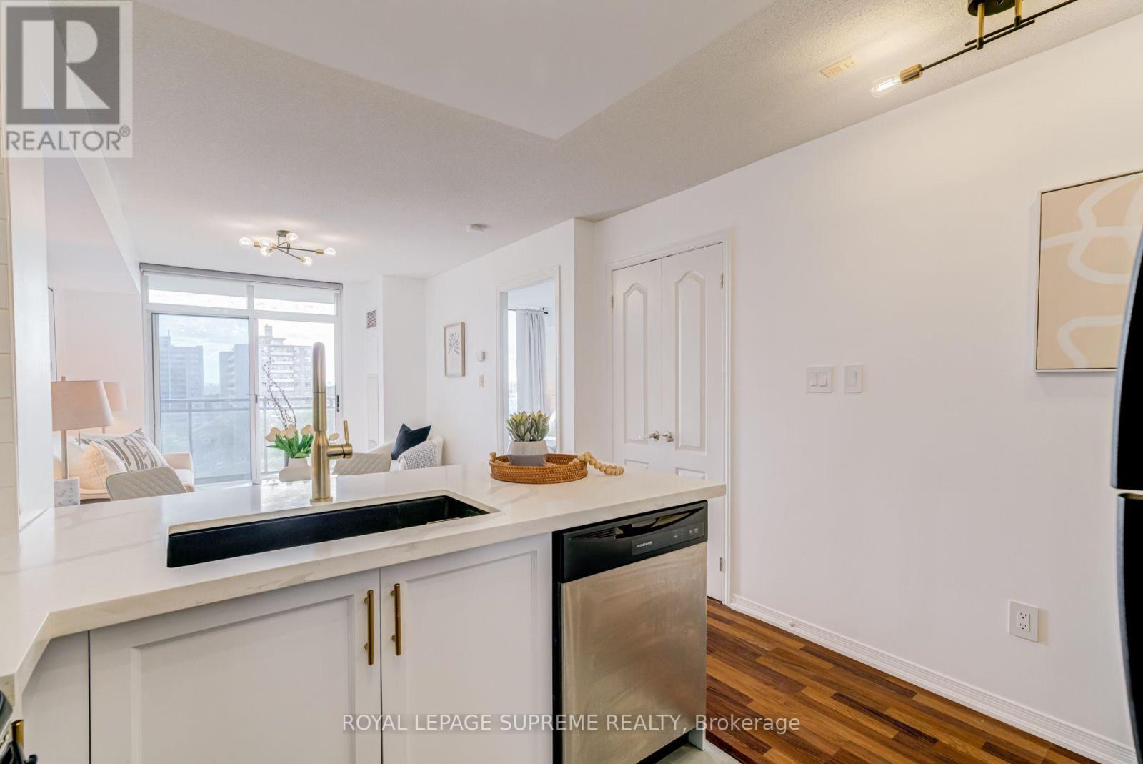 #601 2772 KEELE STREET - 19