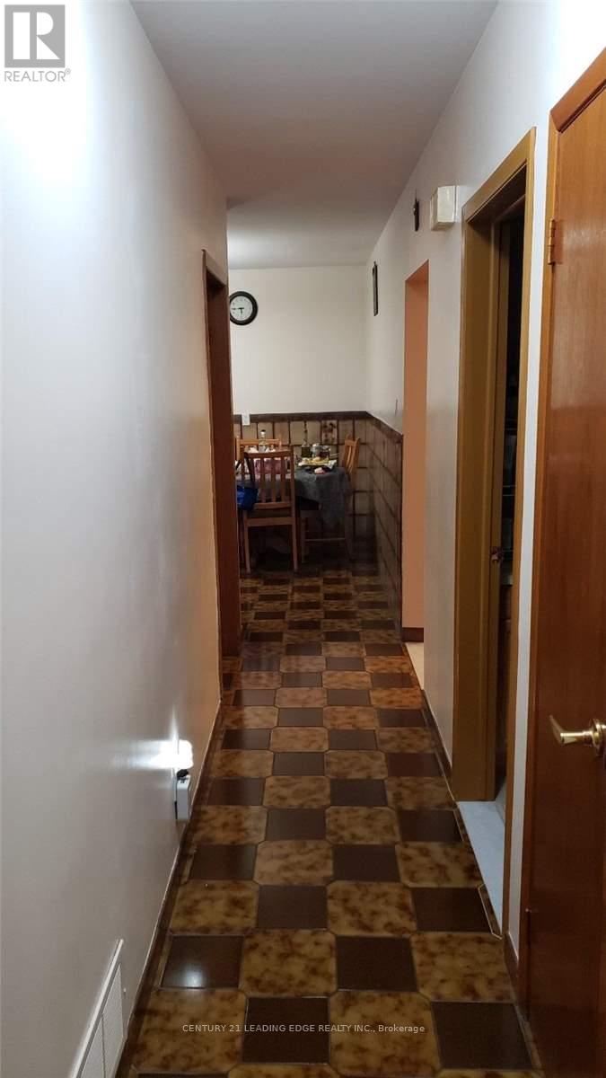 12 BAMFORD CRESCENT - 43