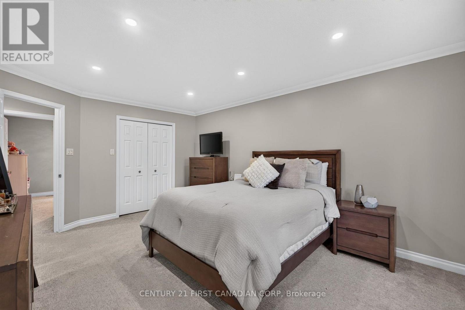 603 COUNTRY CLUB MEWS - 25