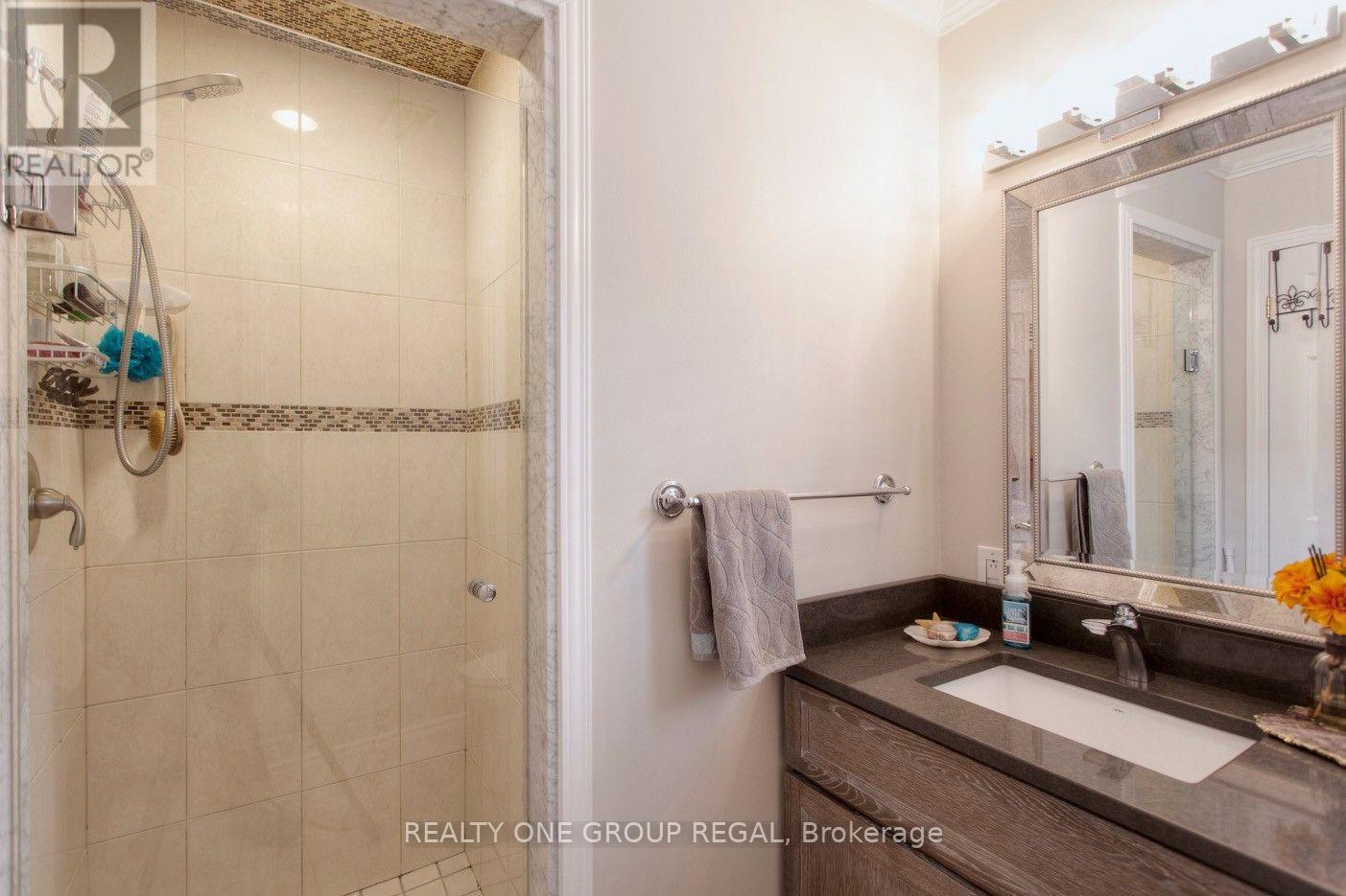 136 HOLLYWOOD AVENUE N - 21