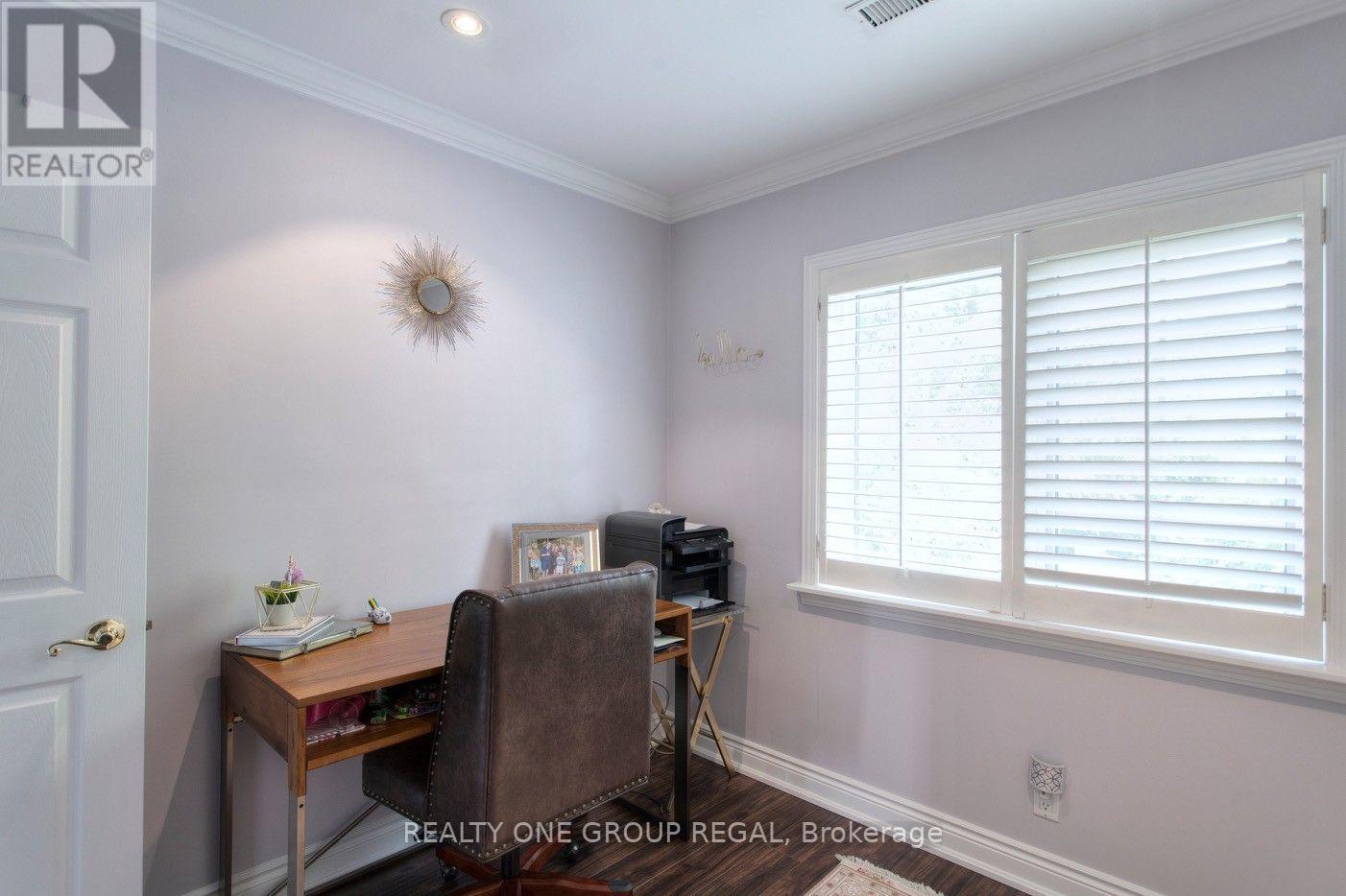 136 HOLLYWOOD AVENUE N - 27