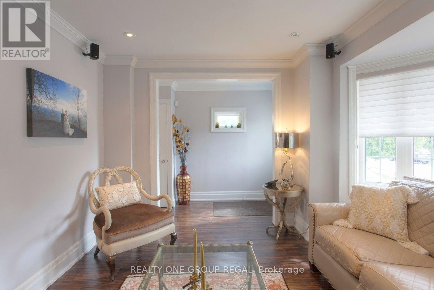 136 HOLLYWOOD AVENUE N - 4