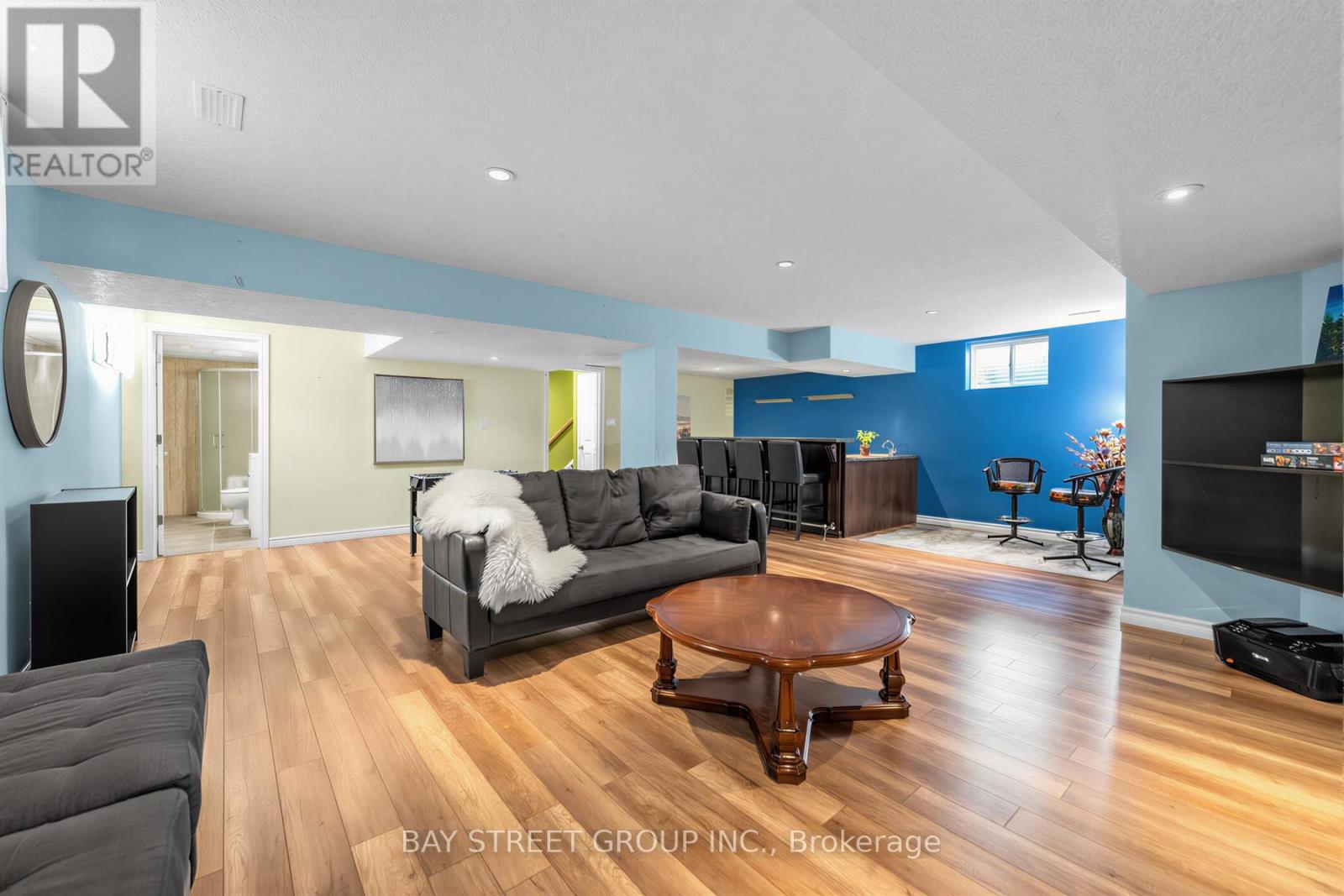 63 DUBRICK CRESCENT - Image 32