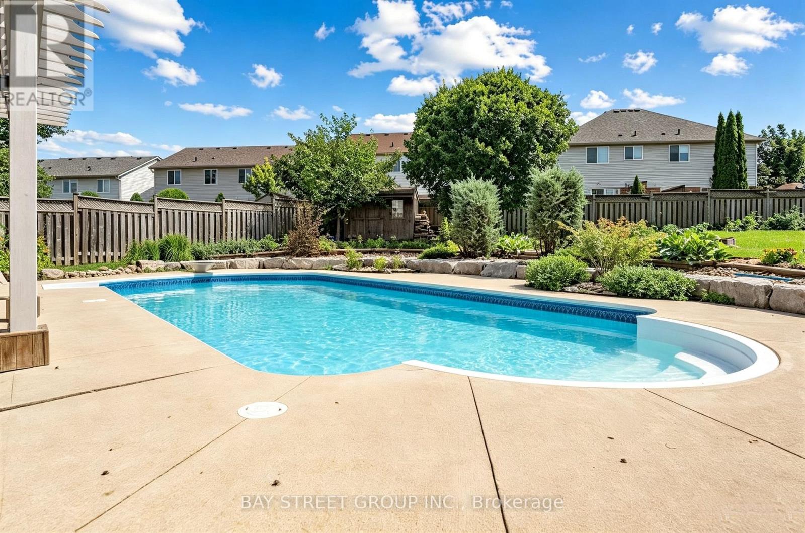 63 DUBRICK CRESCENT - 41