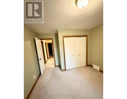 86 Glendale Drive E, Tillsonburg, ON N4G1J7 Photo 12