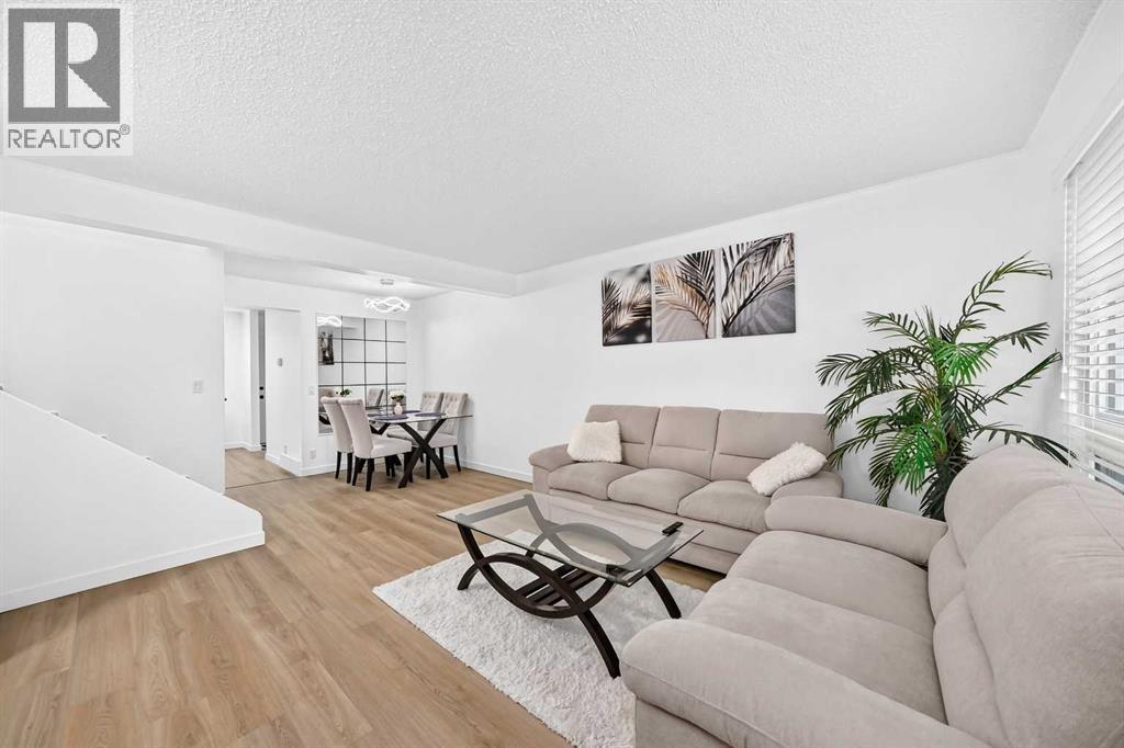 135 Woodsman Lane SW, Woodbine, Calgary photo 3