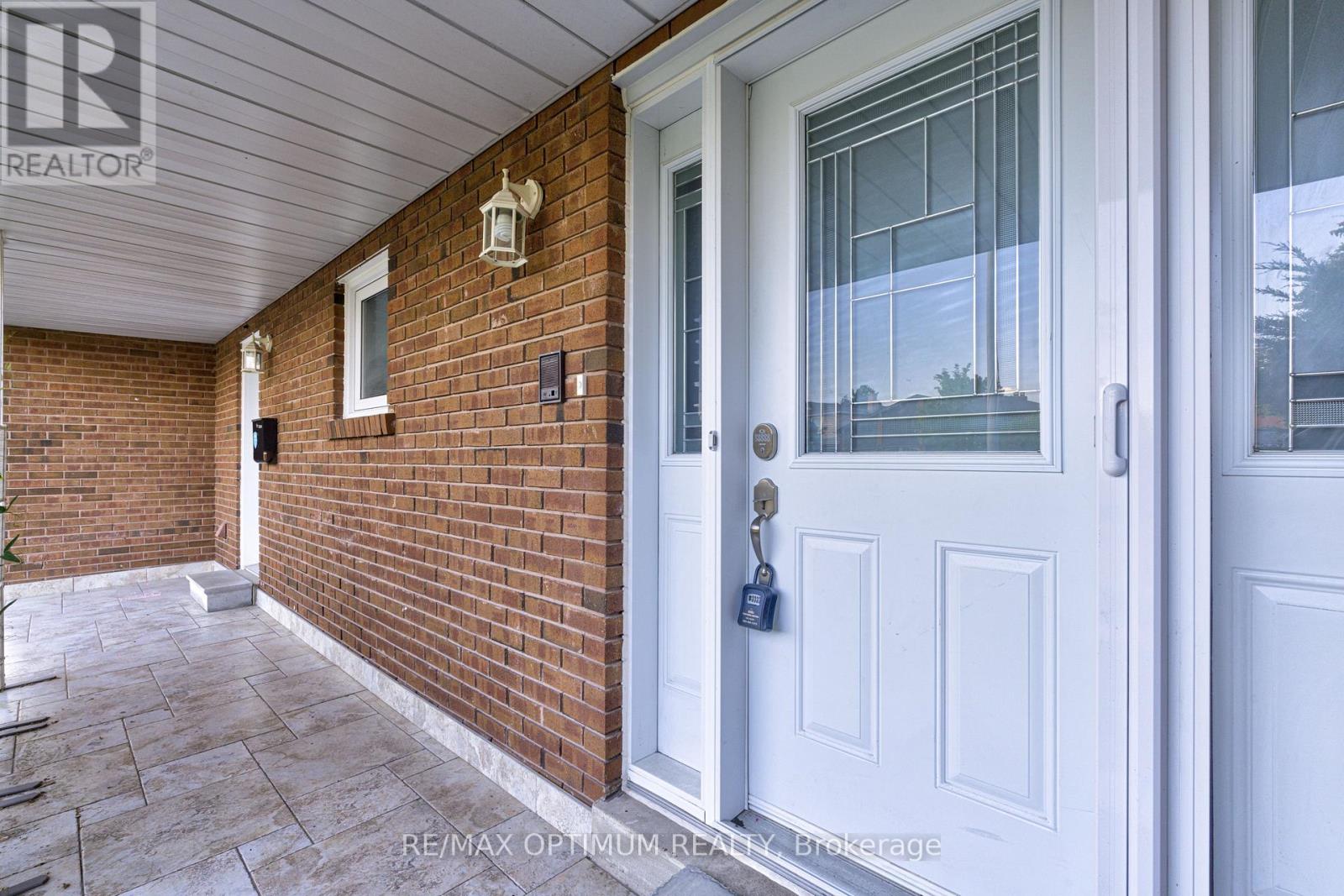 2498 PRIVET CRESCENT - 3