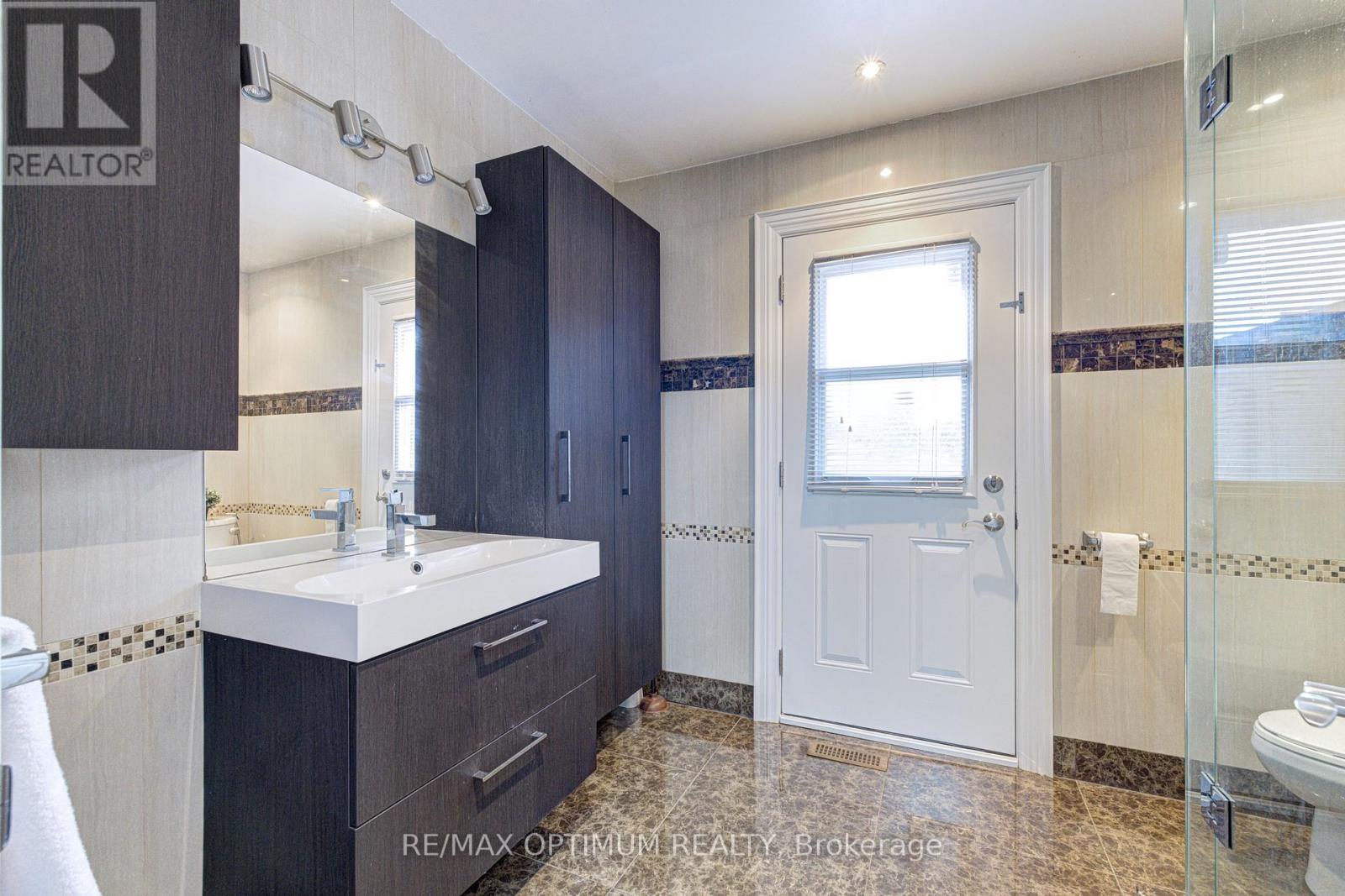 2498 PRIVET CRESCENT - 32