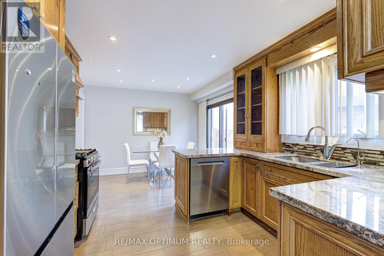2498 PRIVET CRESCENT - 12