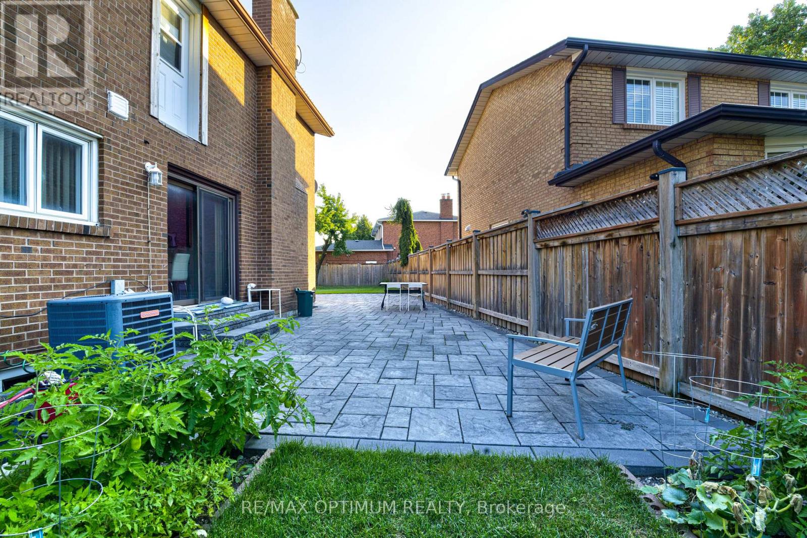 2498 PRIVET CRESCENT - 43