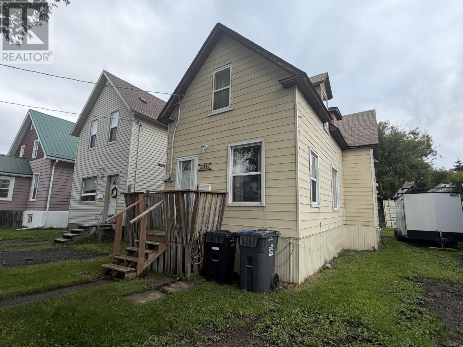 216 McIntyre ST