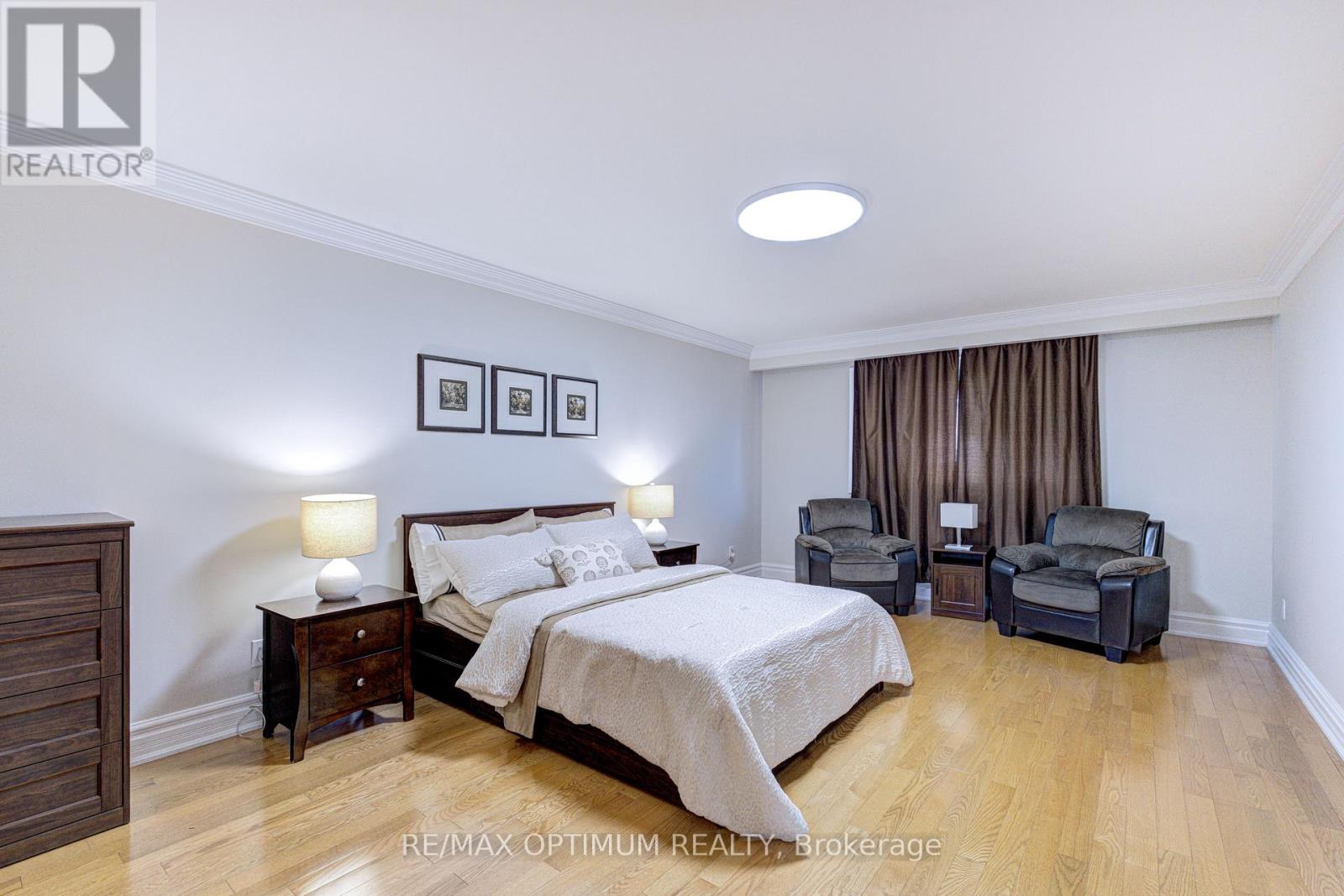 2498 PRIVET CRESCENT - 24