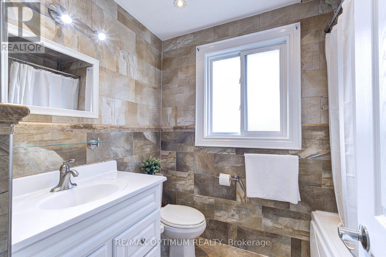 2498 PRIVET CRESCENT - 25