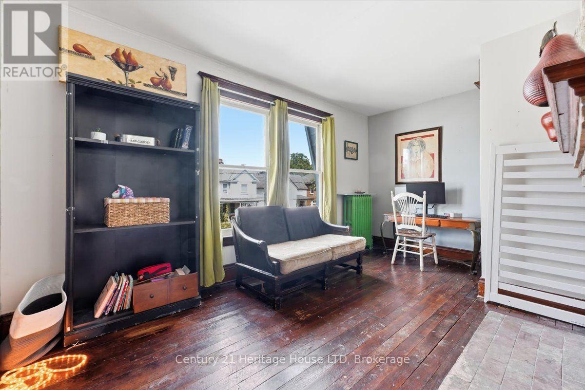 17 ELIZABETH STREET E - 17