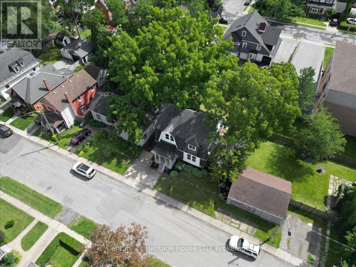 17 ELIZABETH STREET E - 2