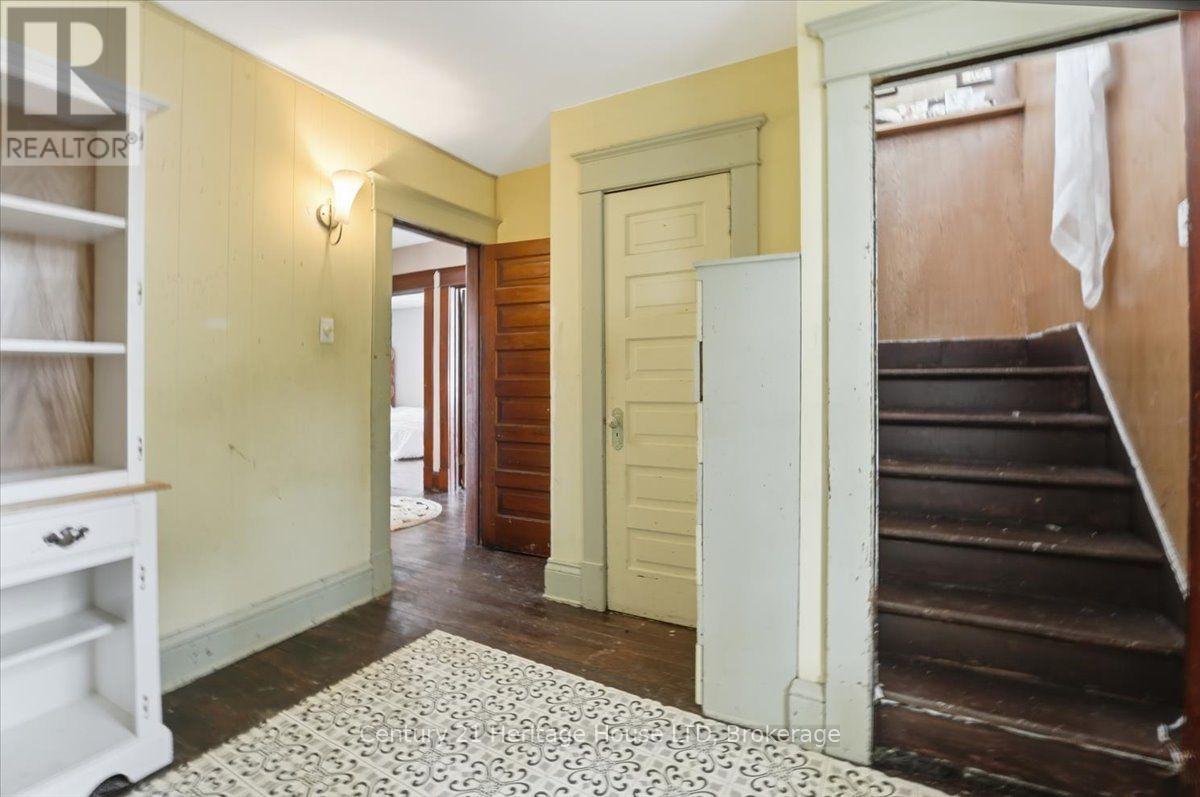 17 ELIZABETH STREET E - 24